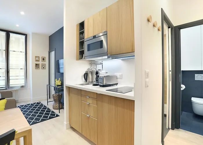 Apartment Rent A - Blanche Paris