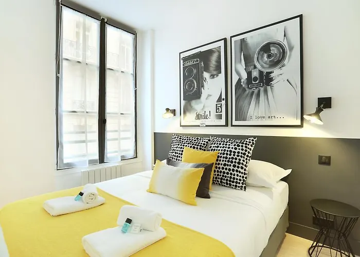 Apartment Rent A - Blanche Paris