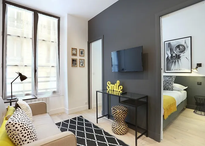 Apartment Rent A - Blanche Paris