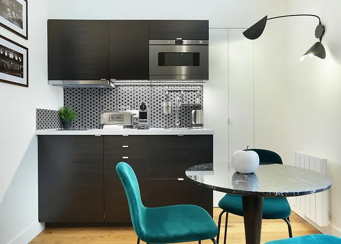 Apartment Rent A - Blanche Paris