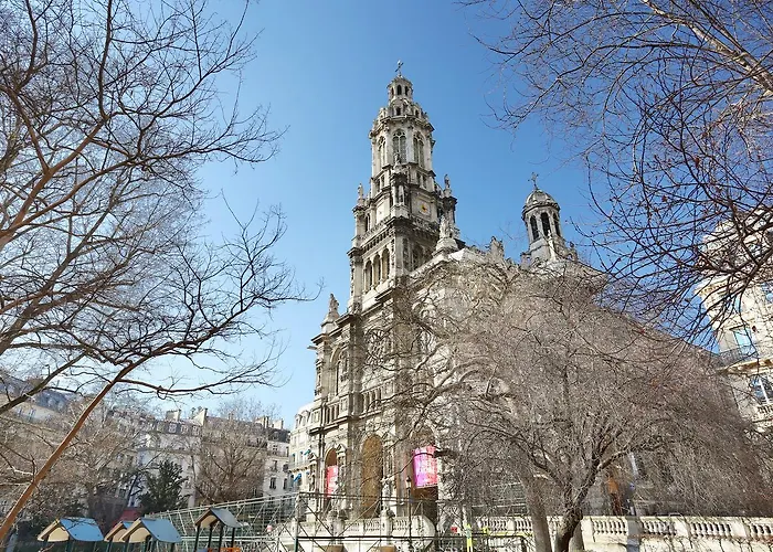 Rent A - Blanche Apartment Paris