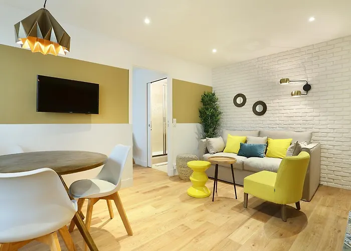 Apartment Rent A - Blanche Paris